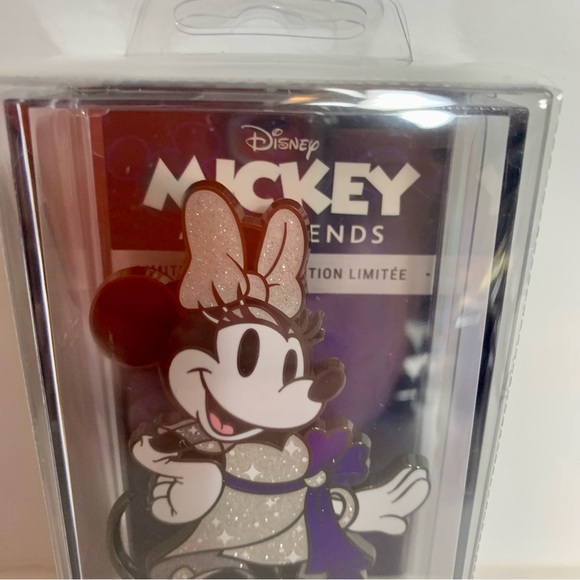 NWT. Disney Minnie Mouse FiGPiN collectible pin
Minnie wears a glittering dress - Picture 2 of 5